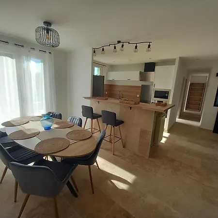 Césarine 4 étoiles, 8 Pers, 4 Chambres, Piscine Privée, Poolhouse, Clim Villa