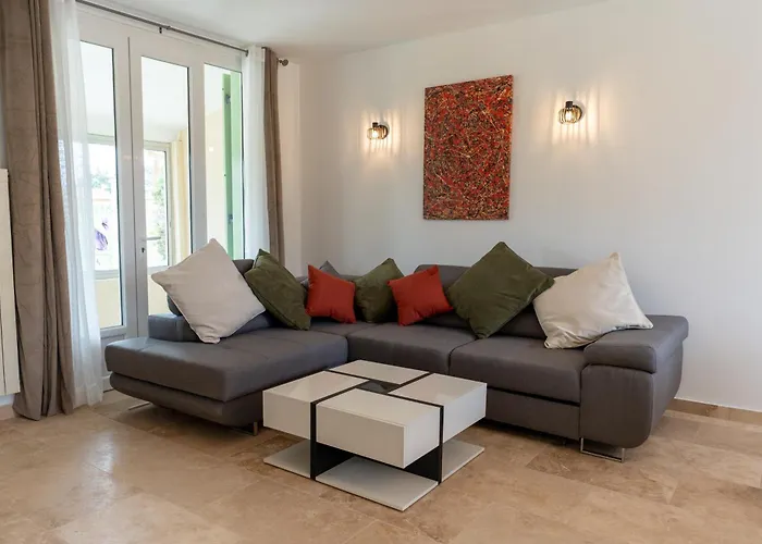 Cesarine 4 Etoiles, 8 Pers, 4 Chambres, Piscine Privee, Poolhouse, Clim וילה