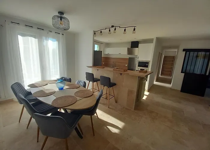 Cesarine 4 Etoiles, 8 Pers, 4 Chambres, Piscine Privee, Poolhouse, Clim וילה
